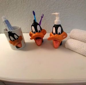 Retro Daffy Duck bathroom accessories
